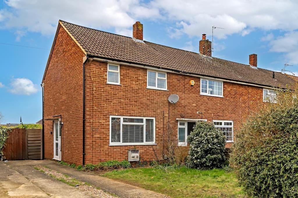 Tiger House - Driveway & Garden. Airport Location! Luton (Bedfordshire) Exterior foto